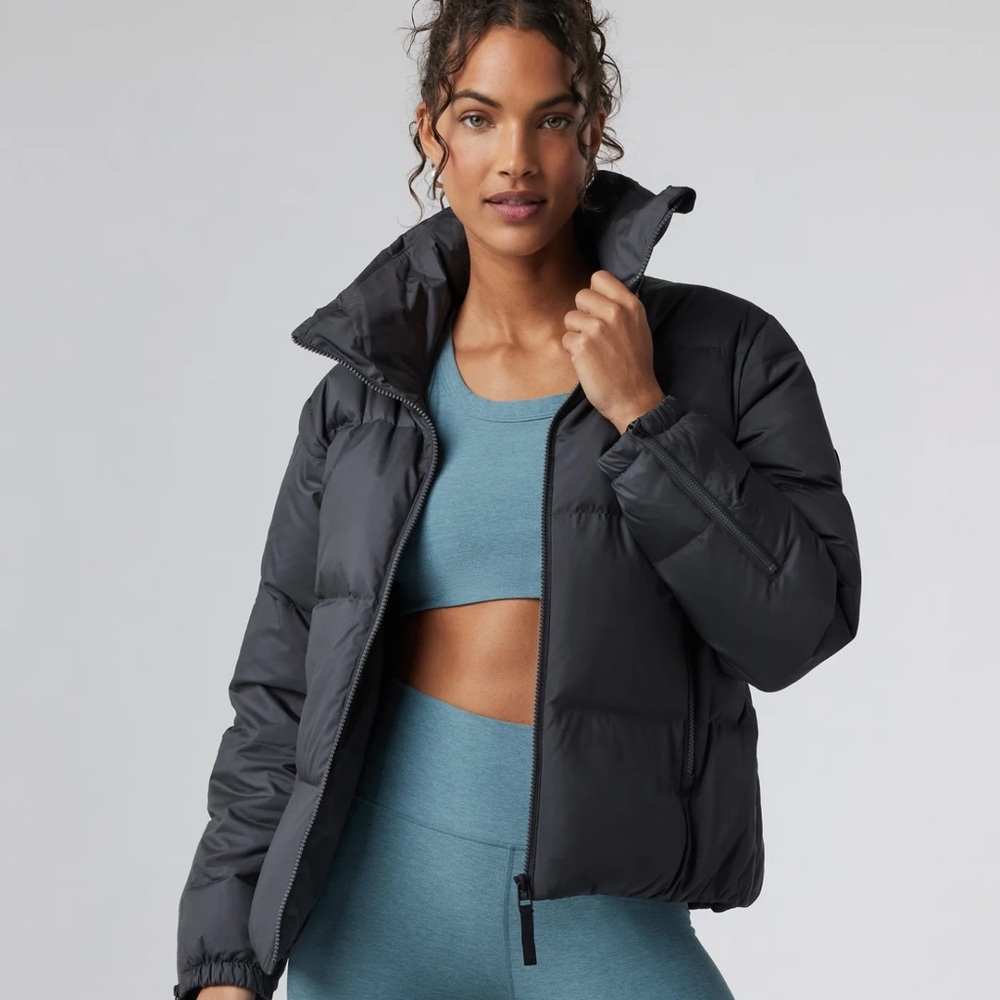 NWT!! Sold out! VUORI Hillside Down Jacket, Size M - Picture 2 of 8